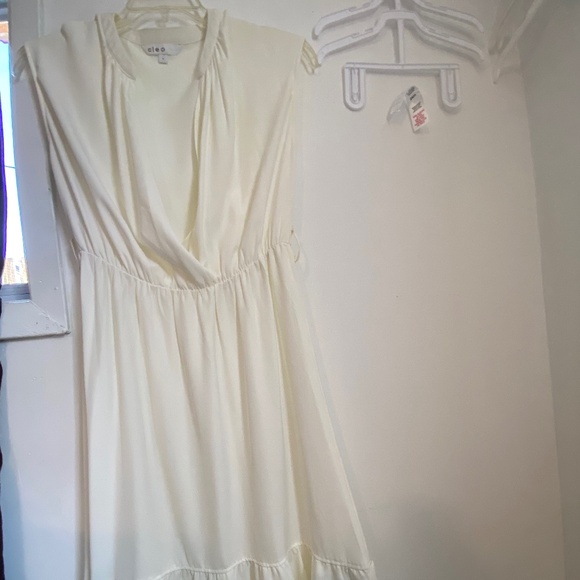 Beautiful brand new dress. - Picture 3 of 6